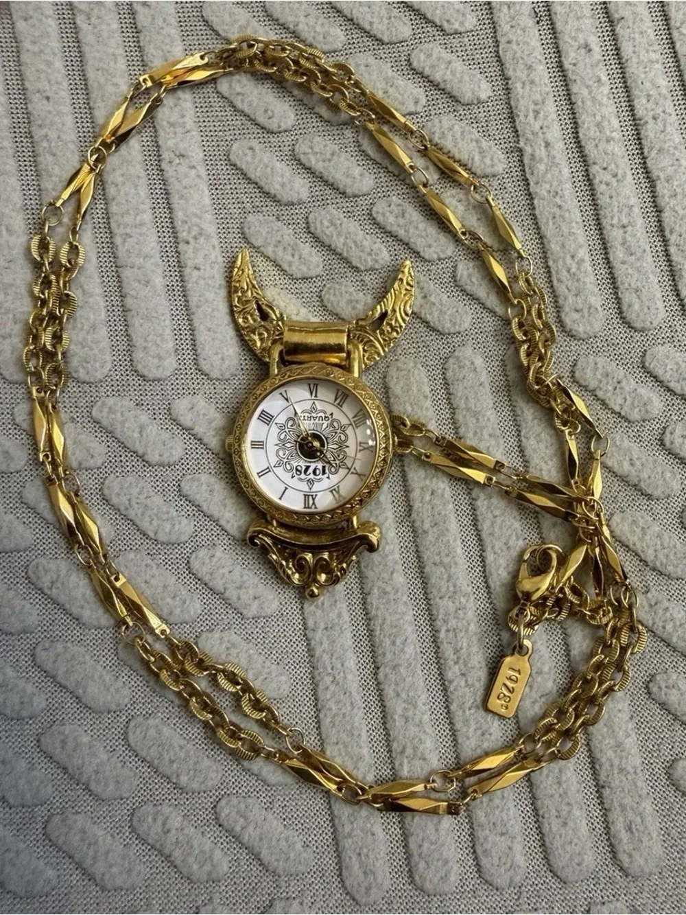 Vintage 1928 Jewelry Co Gold Tone Swivel Pendant Watch Necklace Ornate 32